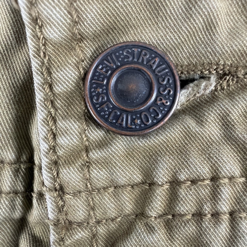 Levi's Men's Size 42 Dark Khaki Cargo Shorts Camping, Exploring, Hiking, Casual - Picture 10 of 16